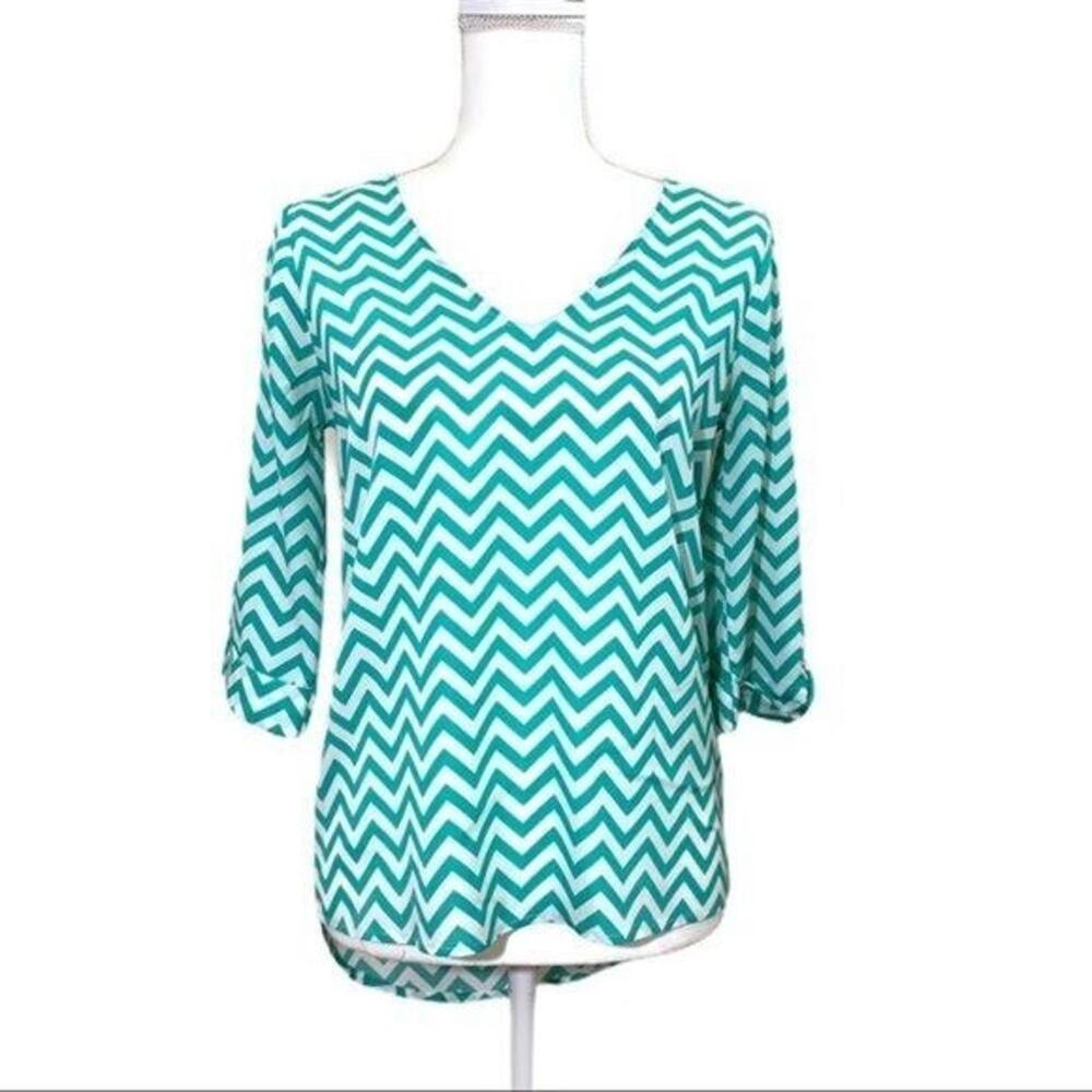 Everly Chevron Print Blouse 3/4 Sleeves Lightweight Green/Teal White Top Small
